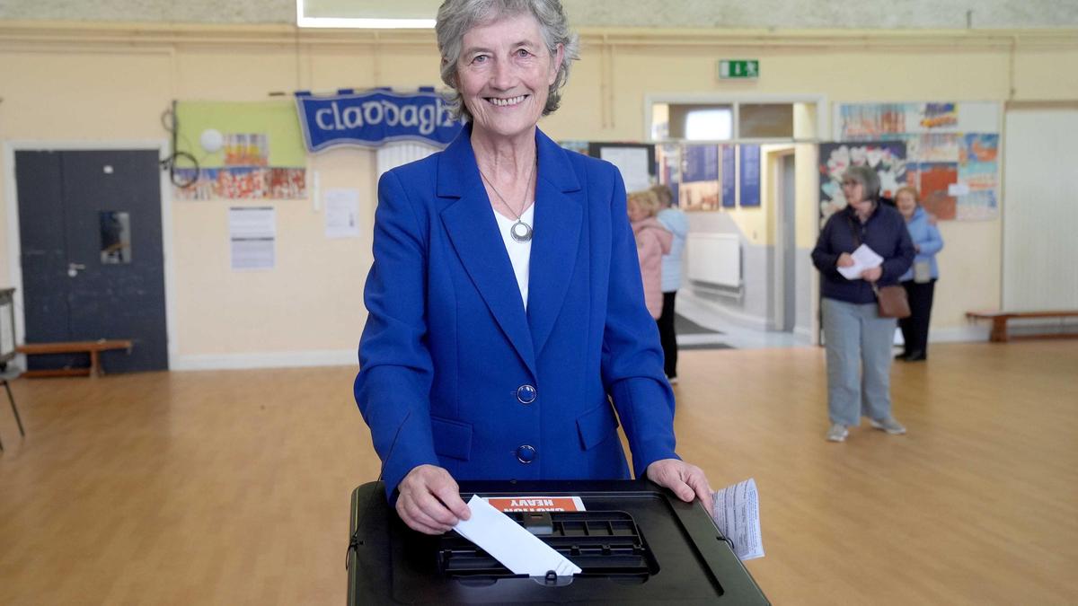 https://th-i.thgim.com/public/incoming/dobebh/article70201510.ece/alternates/LANDSCAPE_1200/Ireland_Election_75542.jpg