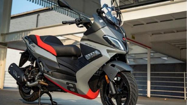 Aprilia unveils SR Max250 HPE maxi-scooter