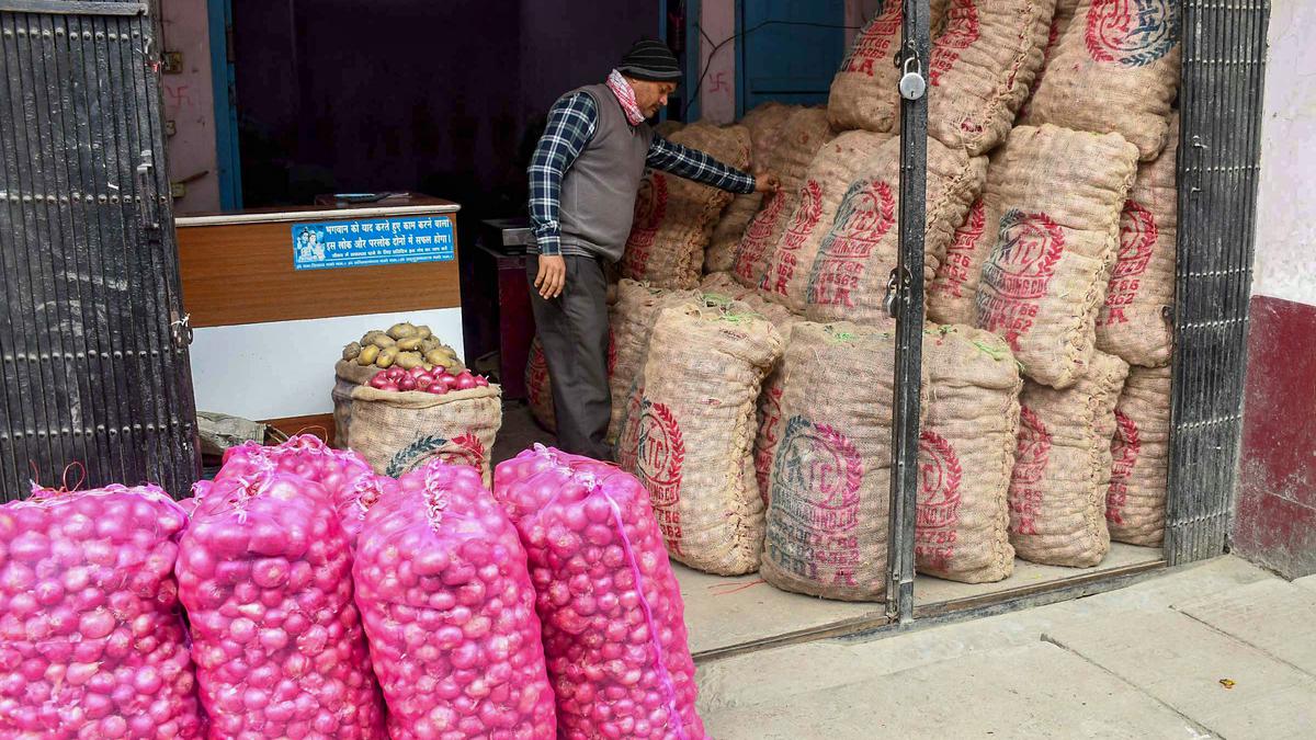 Centre estimates dip in onion, potato production this year