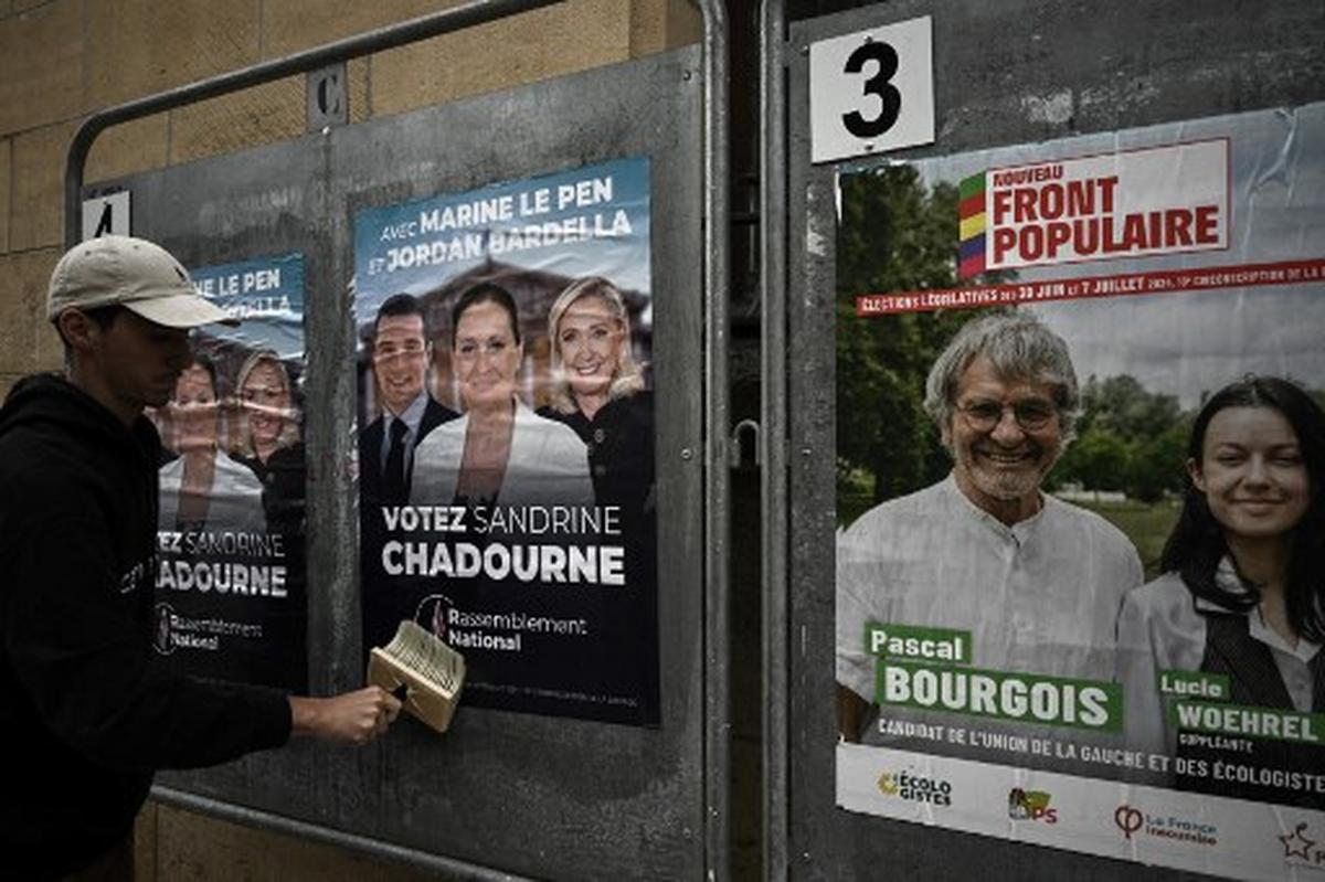 200 candidates quit French runoff election, aiming to block far right