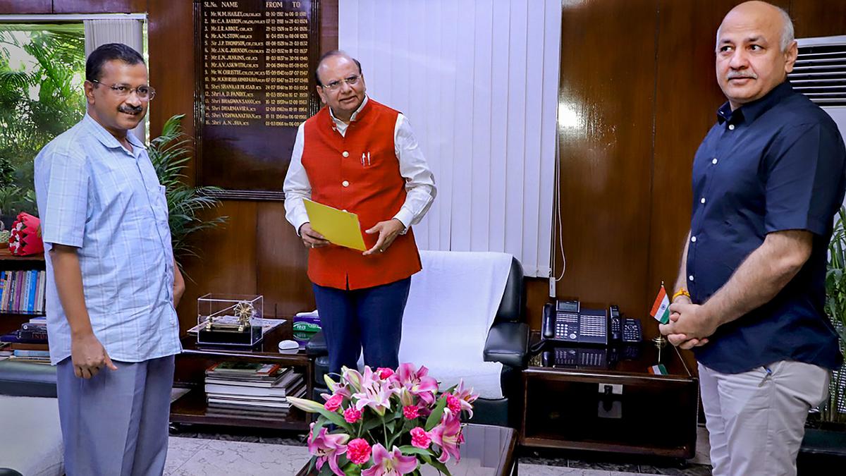 Civil servants in NCT indifferent to the elected govt in Delhi