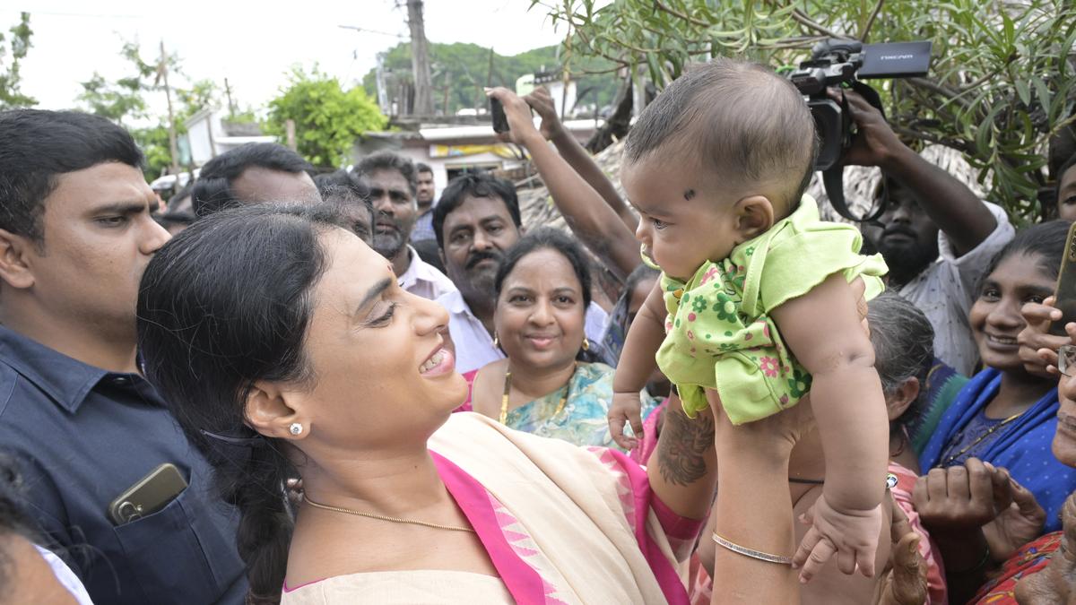 Sharmila accuses Naidu, Jagan of resorting to blame game on Budameru flood