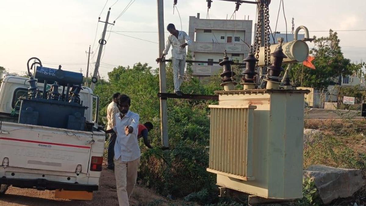 Thunderstorms, accompanied by gusty winds, lash Yadgir district