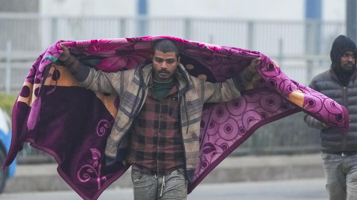 Dense fog shrouds Delhi; cold wave conditions likely till January 5