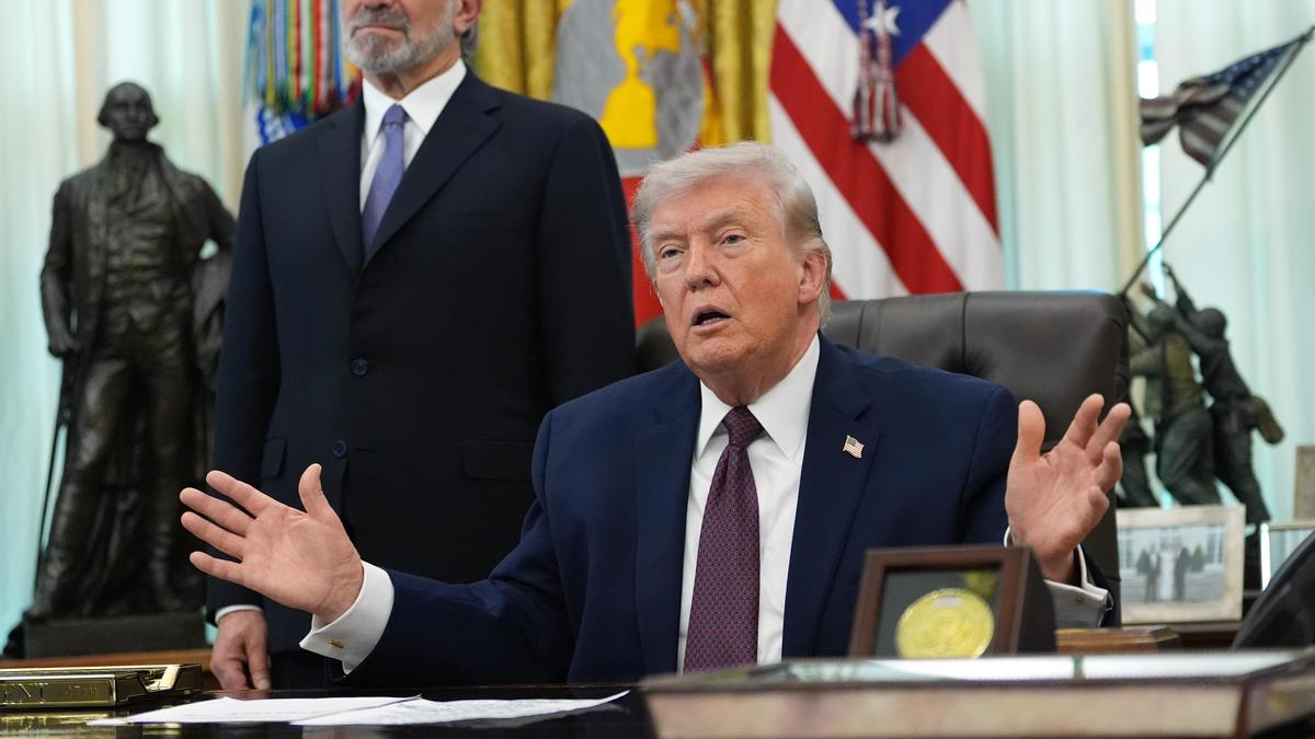 ईरान-इज़राइल युद्ध लाइव अपडेट: ट्रम्प का कहना है कि युद्ध ‘दो सप्ताह, शायद तीन सप्ताह’ में समाप्त हो सकता है; कतर के पास ‘अज्ञात’ प्रक्षेप्य से टकराया टैंकर ईरान-इज़राइल युद्ध लाइव अपडेट: ट्रम्प का कहना है कि युद्ध ‘दो सप्ताह, शायद तीन सप्ताह’ में समाप्त हो सकता है; कतर के पास ‘अज्ञात’ प्रक्षेप्य से टकराया टैंकर