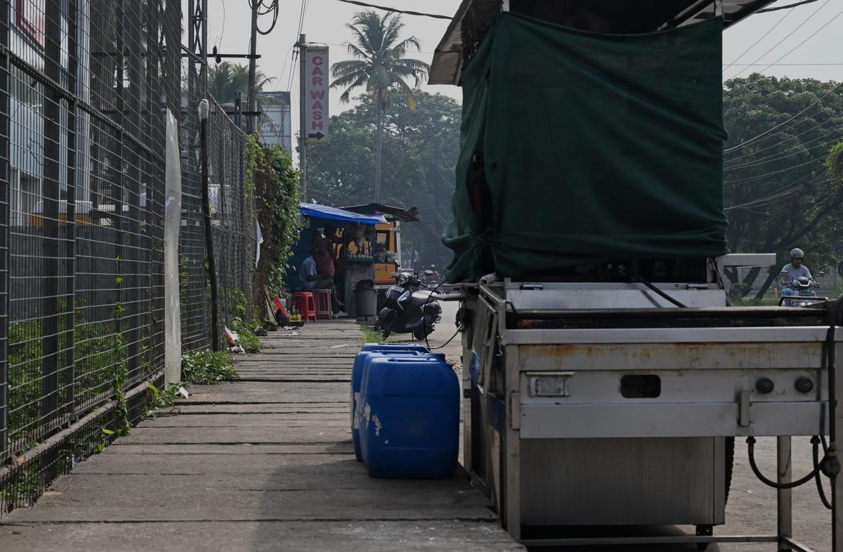 An encroached footpath on the Thammanam-Pullepady Road.