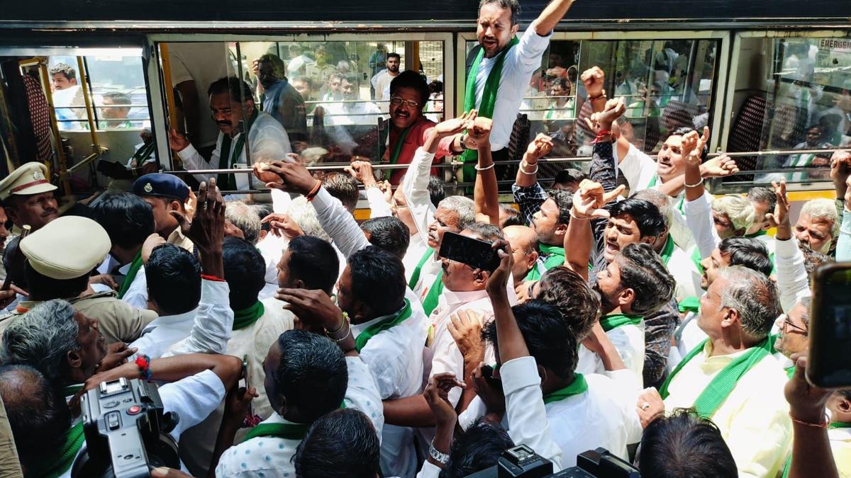 Kalyana Karnataka Utsav: BJP stages protest demanding resumption of operations at B.P. Yatnal’s sugar factory