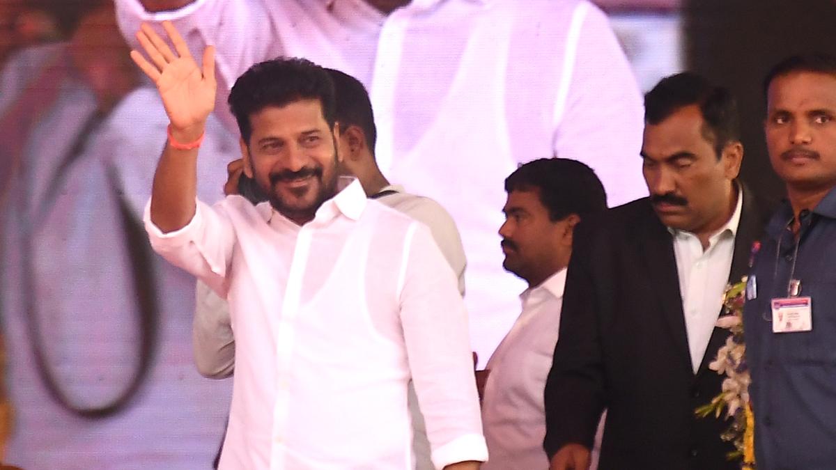 Telangana CM urges newly-recruited police constables to fight ganja manace