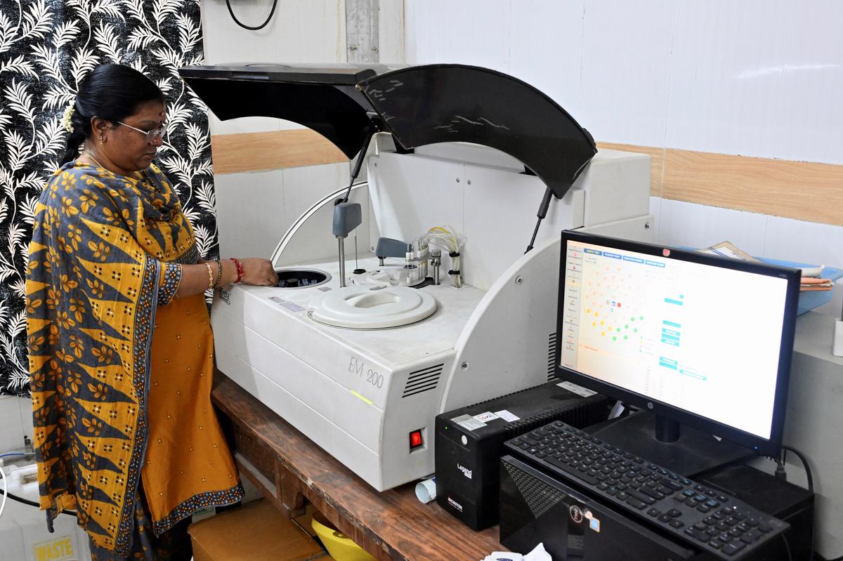 Stanley Hastanesi Nefroloji Bölümü'nde bir laboratuvar, hayati böbrek fonksiyon testleri ve teşhisleri için donatılmış