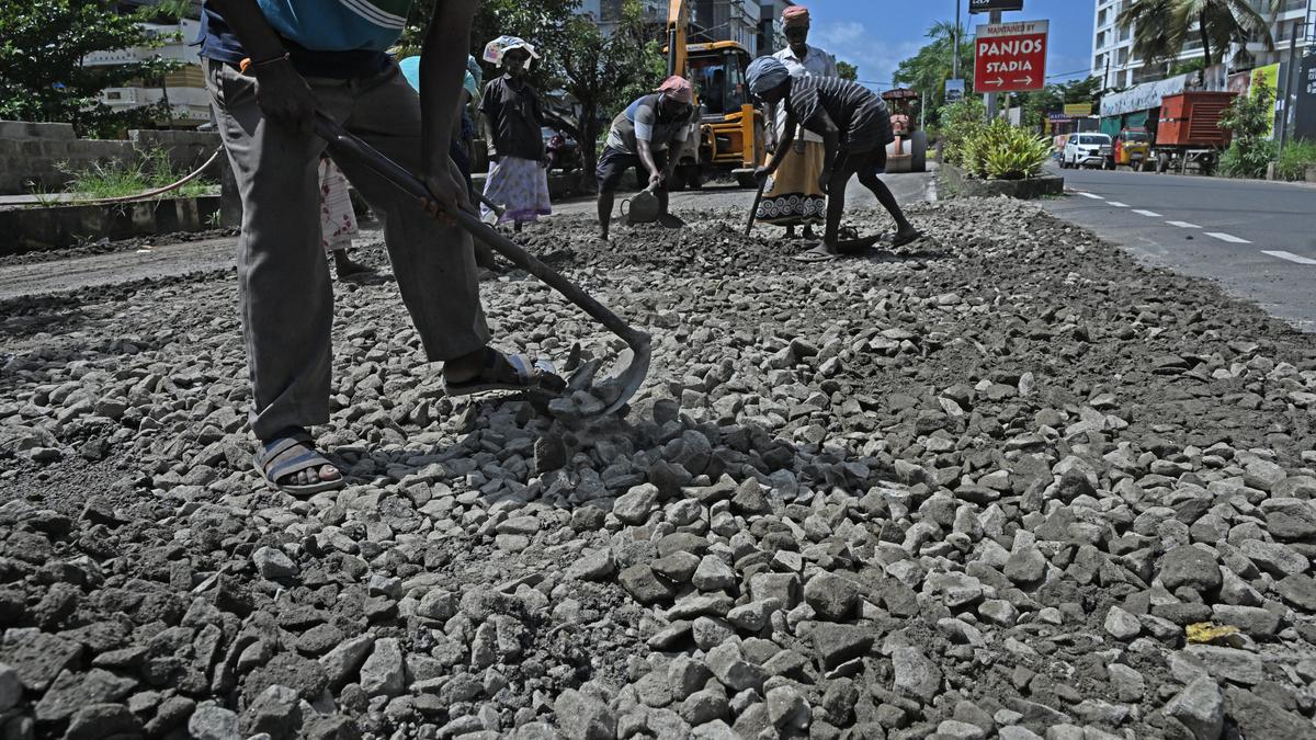Kerala High Court yet again expresses displeasure at shoddy condition of Kochi roads