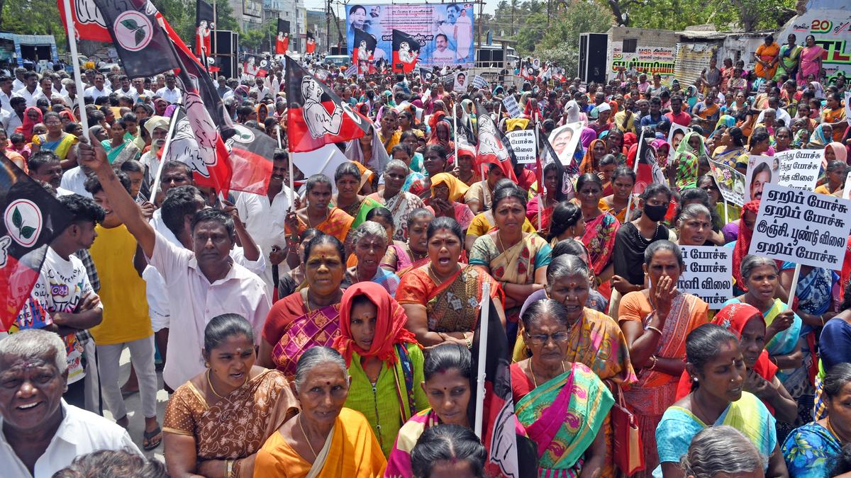 AIADMK demonstration blames it on DMK for price rise, corruption in TN