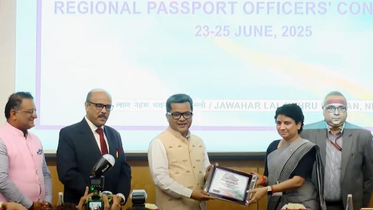AP police bags award for verifying 6.25 lakh passport applications within 3 days 