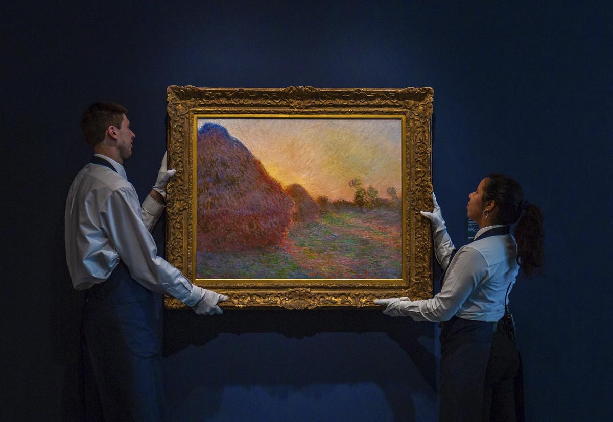 Climate protesters throw mashed potatoes at Monet painting