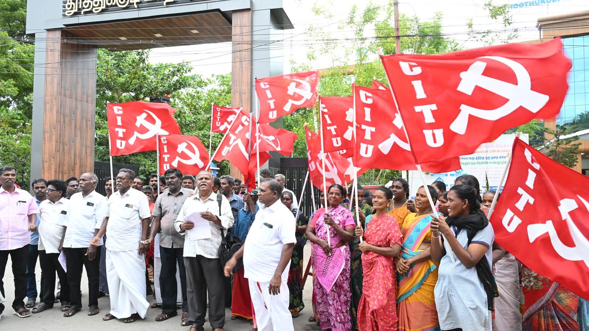 Thoothukudi Corporation contract employees stage protest