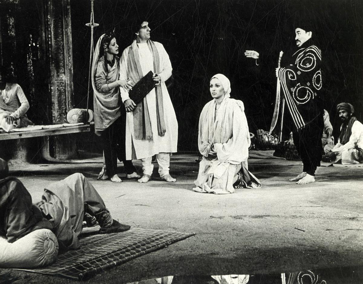 Yoshi Ueda, Mallika Sarabhi, Andreas Katsoulas, Meryl Maalouf dans Le Mahabharata de Peter Brook