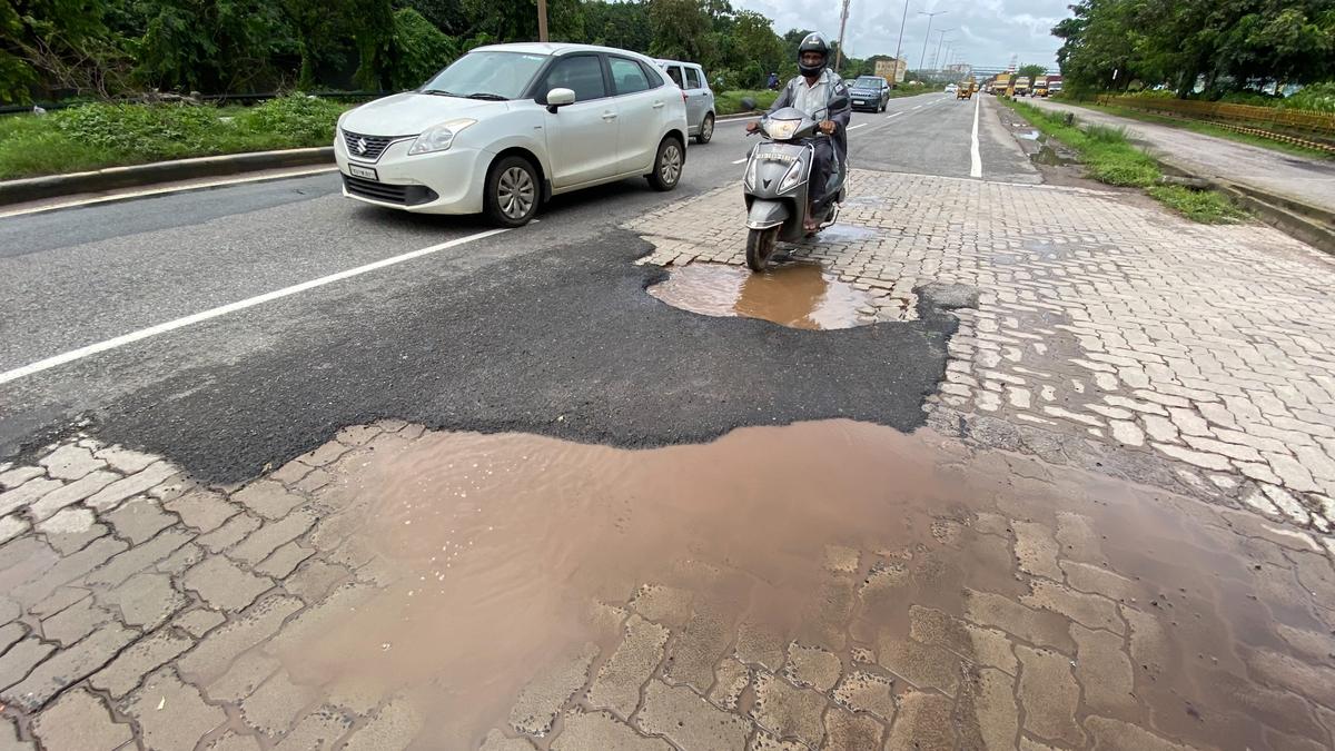 Surathkal Tollgate Virodhi Horata Samithi Convener Muneer Katipalla said despite potholes surfacing year after year during the monsoon, the NHAI has remained a “mute spectator”.