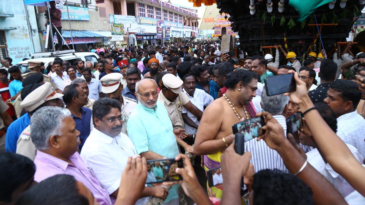 Lieutenant-Governor attends temple car festival at Thirunallar