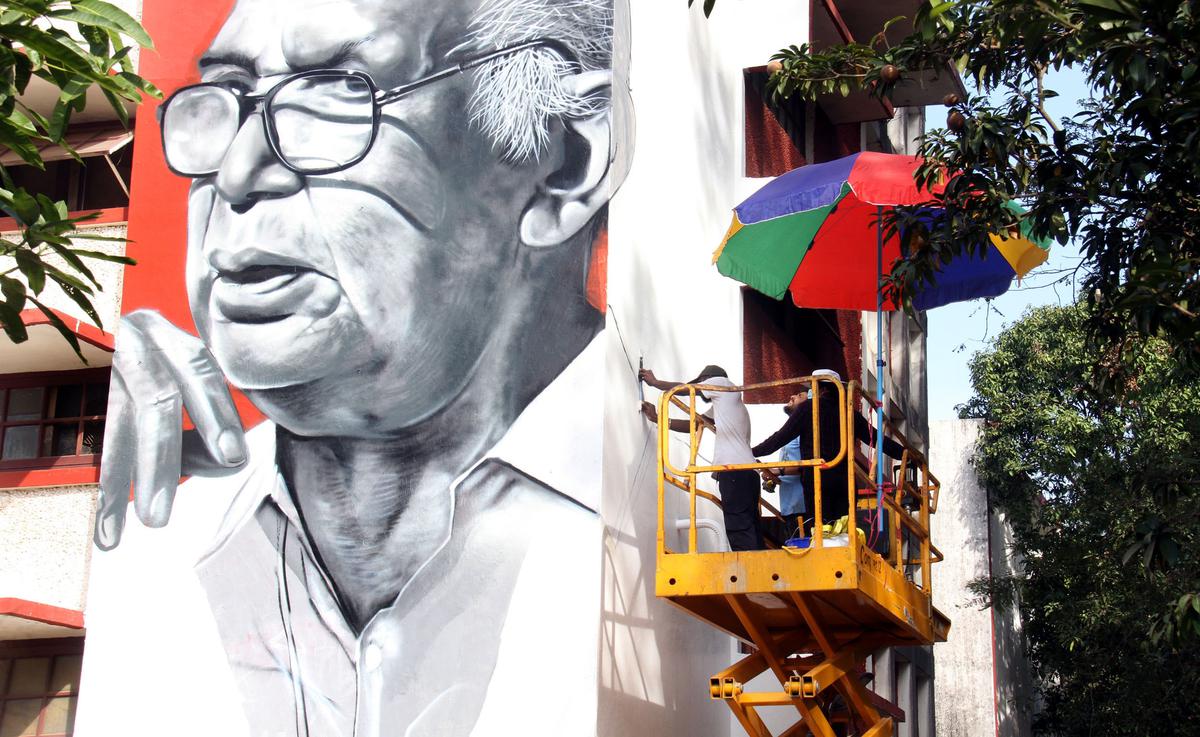 A painting of the late theatre person KT Mohammed on the campus of the Kerala Sangeetha Nataka Akademi’s Regional Theatre in Thrissur, as part of Theruvuvara, a street art festival organised by the  Kerala Lalithakala Akademi, in association with Kerala Sangeetha Nataka Akademi.