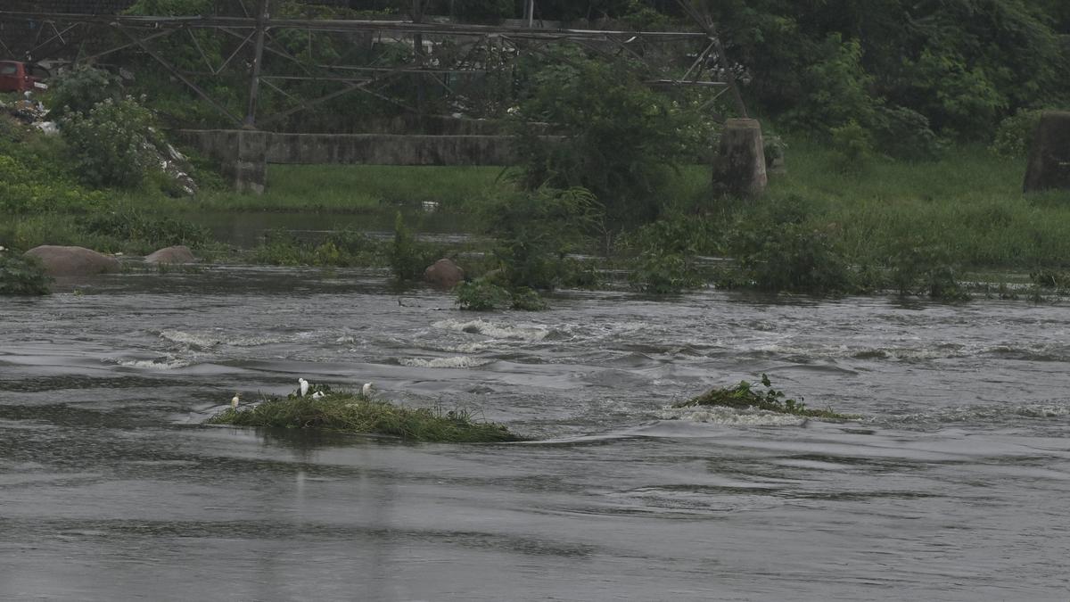 Musi River overflow shuts Chaderghat causeway; Hyderabad traffic police suggests alternative routes