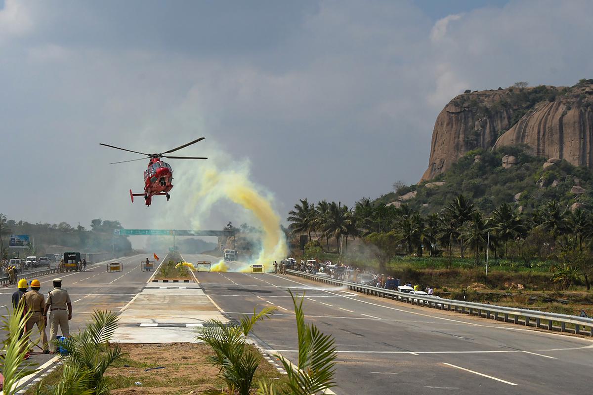 Union Minister for Road Transport and Highways Nitin Gadkari arrives to inspect the 10-lane Bengaluru-Mysore Expressway near Ramanagaram on January 5, 2023. 