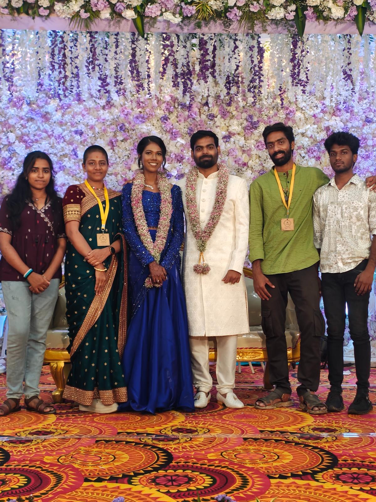 Bij Uma-Srinivas bruiloftsreceptie Bij Uma-Srinivas bruiloftsreceptie