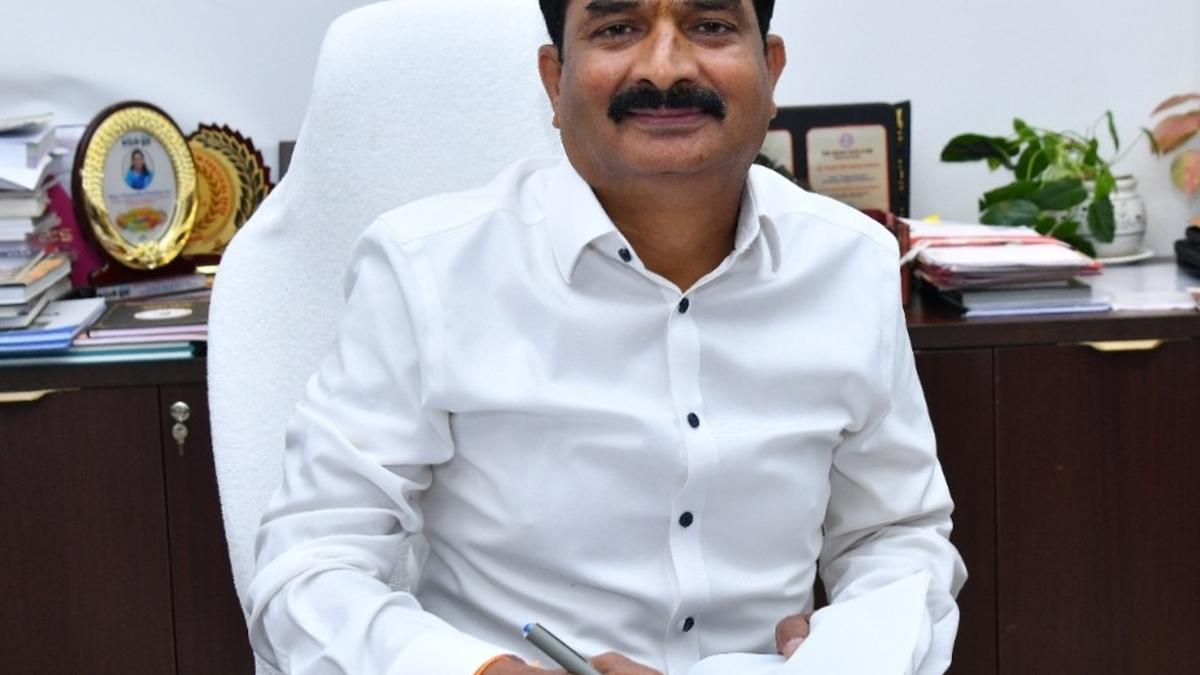 Mukunda Reddy takes charge as I&PR Special Commissioner