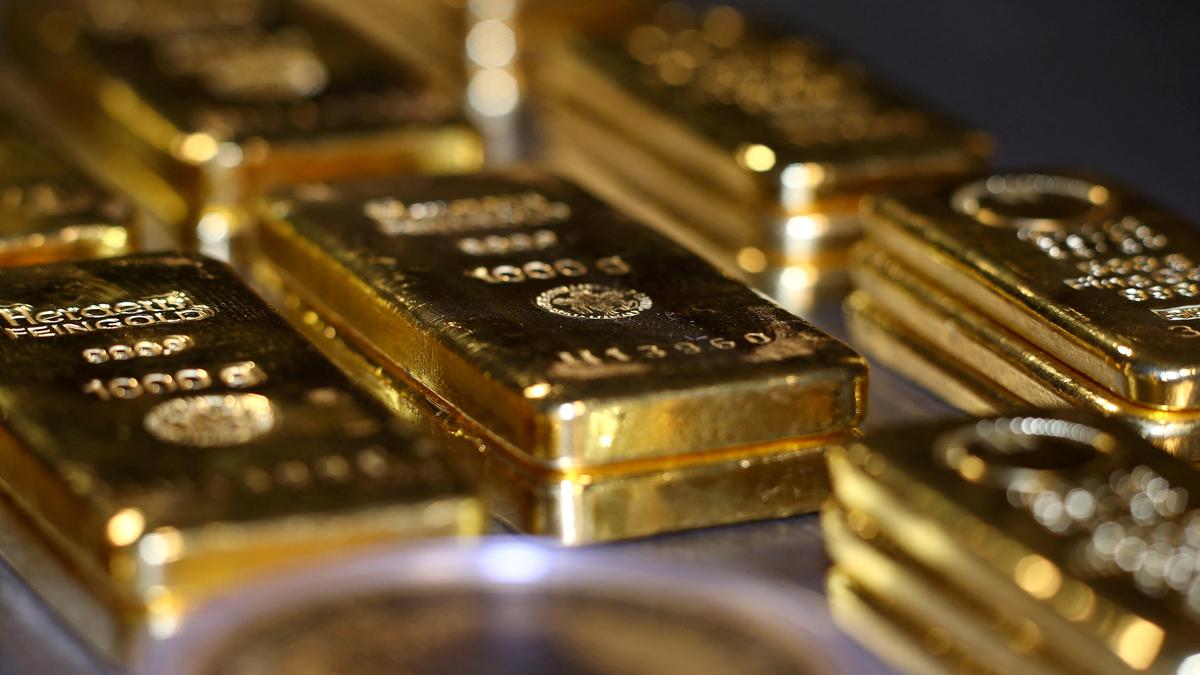 Gold falls ₹52; silver declines ₹850