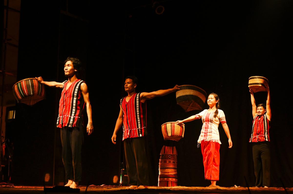 A scene from the play ‘Aboriginal Cry’ by Akhoka Theatre, Manipur, at the International Theatre Festival of Kerala 2025.