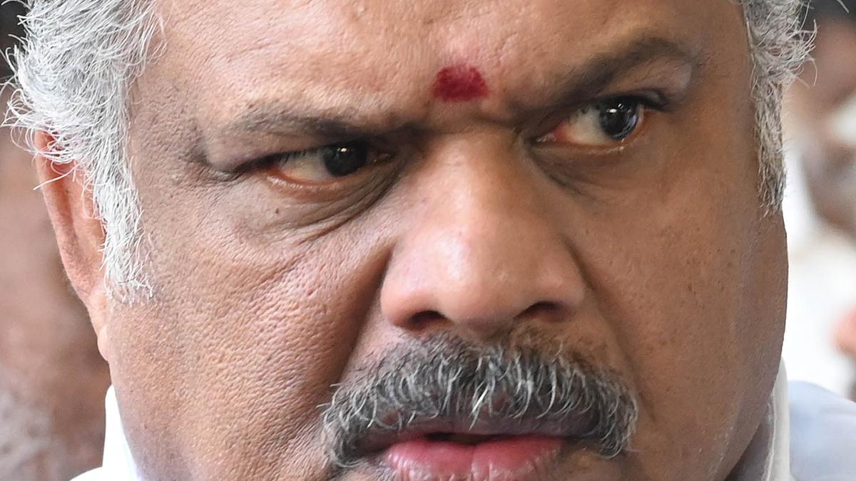 Vasan urges reinstallation of Gandhi statue at Tiruttani market