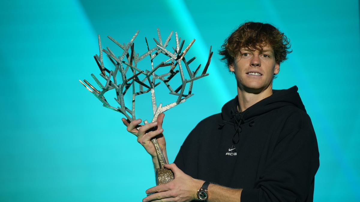 Sinner merebut kembali peringkat No. 1 setelah mengalahkan Auger-Aliassime di final Paris Masters