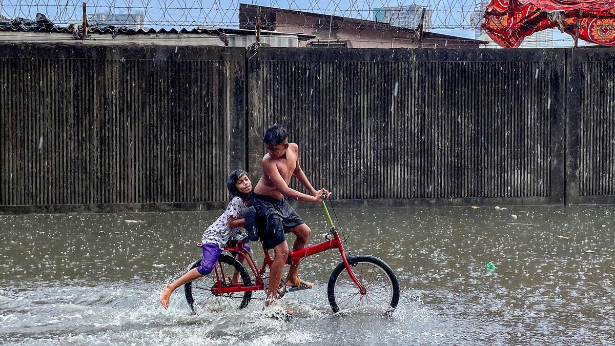 Monsoon reaches Mumbai two days early