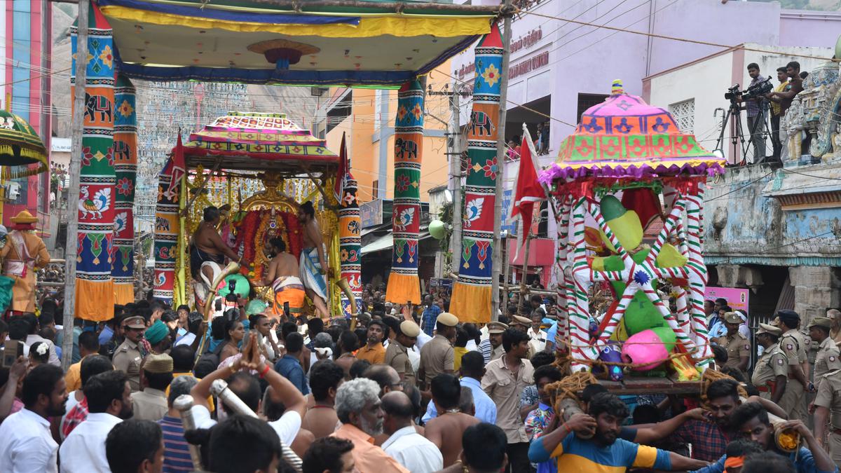 Thousands witness ‘Soorasamharam’ at Subramanian Swamy Temple in Thiruparankundram