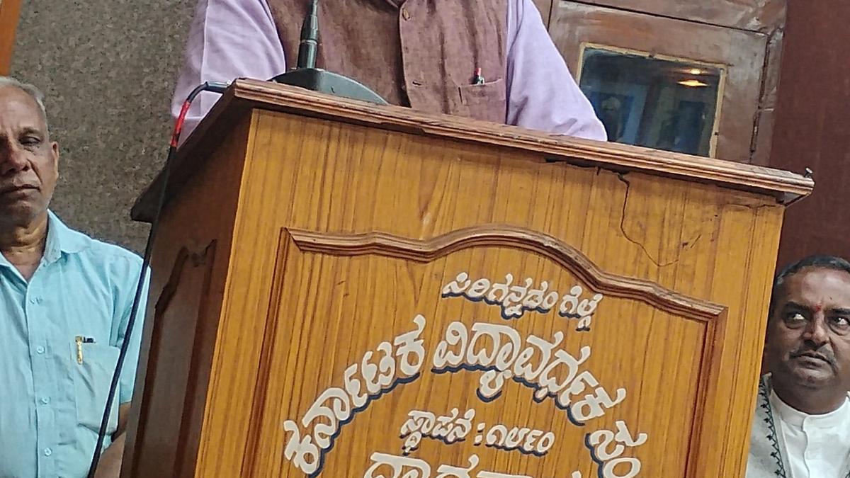 Leaders of various parties should introspect on the way the country’s politics is being conducted, says thinker