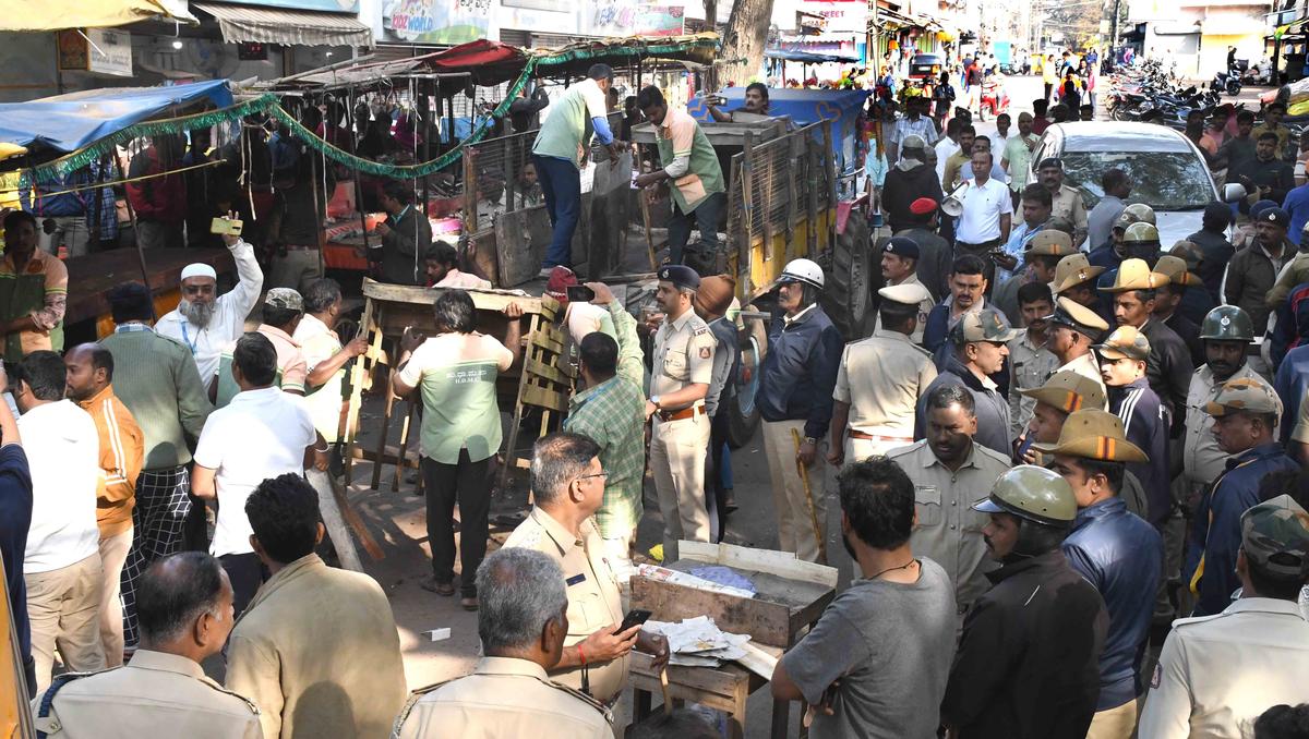 Unauthorised shops demolished in Dharwad