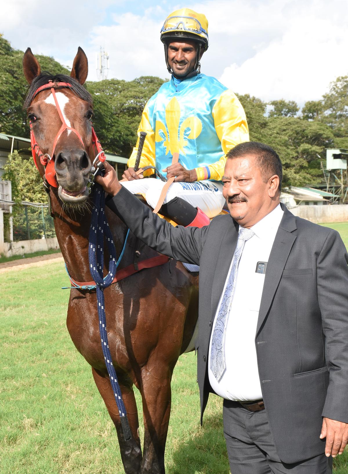  Trainer K. Pradeep Annaiah leading in Echoes of Time (Antony astride) after the winning run in the Mysore 2000 Guineas at the Mysore Race Club on Friday. 