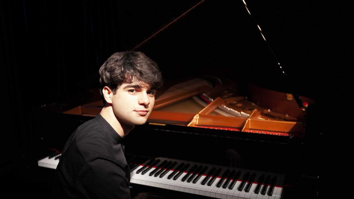 Elia Cecino’s piano keys moved between iconic and contemporary pieces at his Bengaluru concert