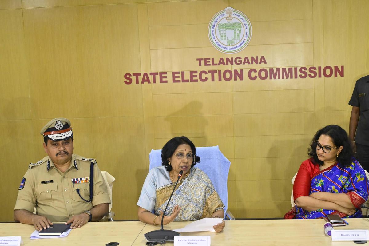 Telangana State Election Commissioner I. Rani Kumudini, along with other officers, addressed a media conference to announce the schedule for the 2nd ordinary elections to Gram Panchayats. The elections will be conducted across the state in three phases. Telangana State Election Commissioner I. Rani Kumudini, along with other officers, addressed a media conference to announce the schedule for the 2nd ordinary elections to Gram Panchayats. The elections will be conducted across the state in three phases.