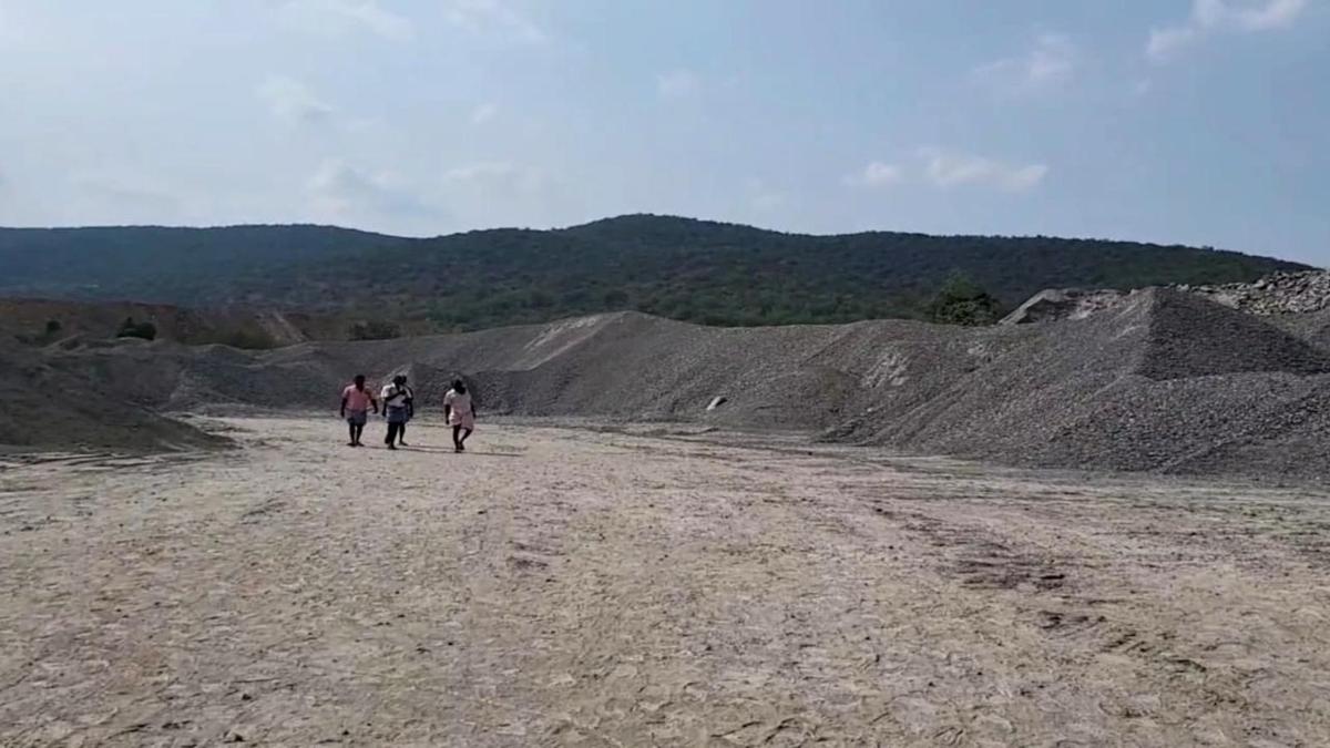Decomposed body of 25-year-old man found inside stone quarry in Dindigul