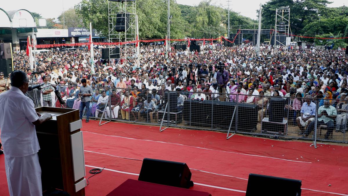 CM inaugurates pattaya mela in Palakkad