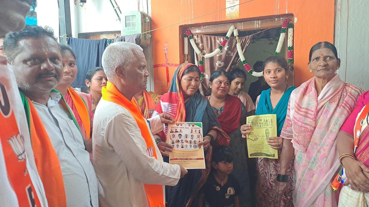 भाजपा उम्मीदवार विरन्ना चरण्तिमथ हाल ही में बागलकोट में चुनाव प्रचार कर रहे हैं।