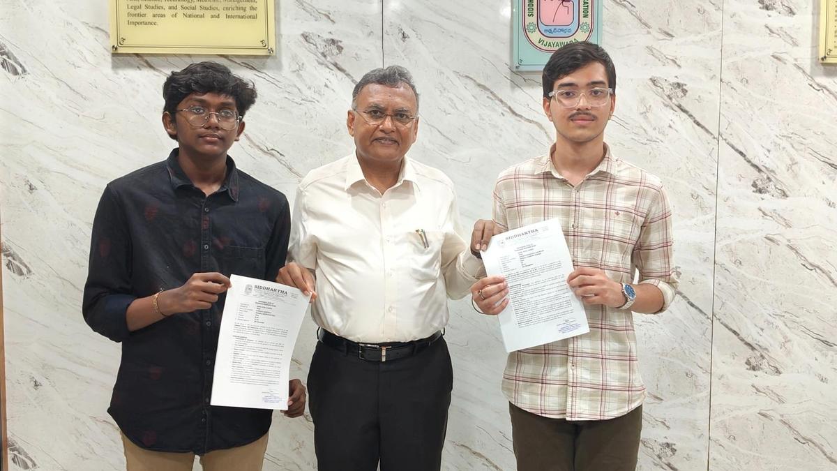 Siddhartha Academy awards full tuition waivers to two top JEE performers