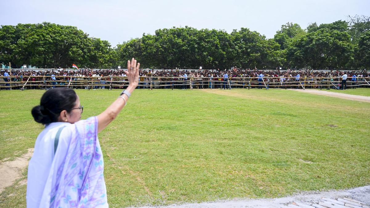 Mamata urges people to cast vote to ‘take revenge’ for deletion of names from electoral rolls