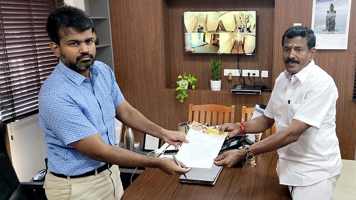 Plea to ensure regular drinking water supply at Perundurai in Erode