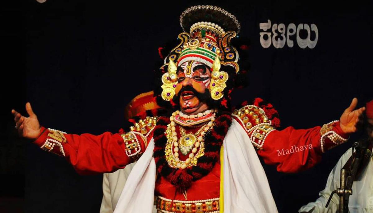 58-year-old Yakshagana artiste dies while performing on stage at ...
