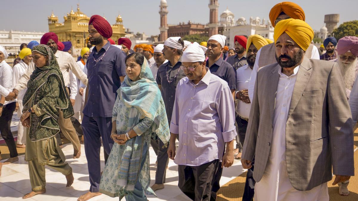 Kejriwal, Mann offer prayers at Golden Temple on completion of three years of AAP govt in Punjab