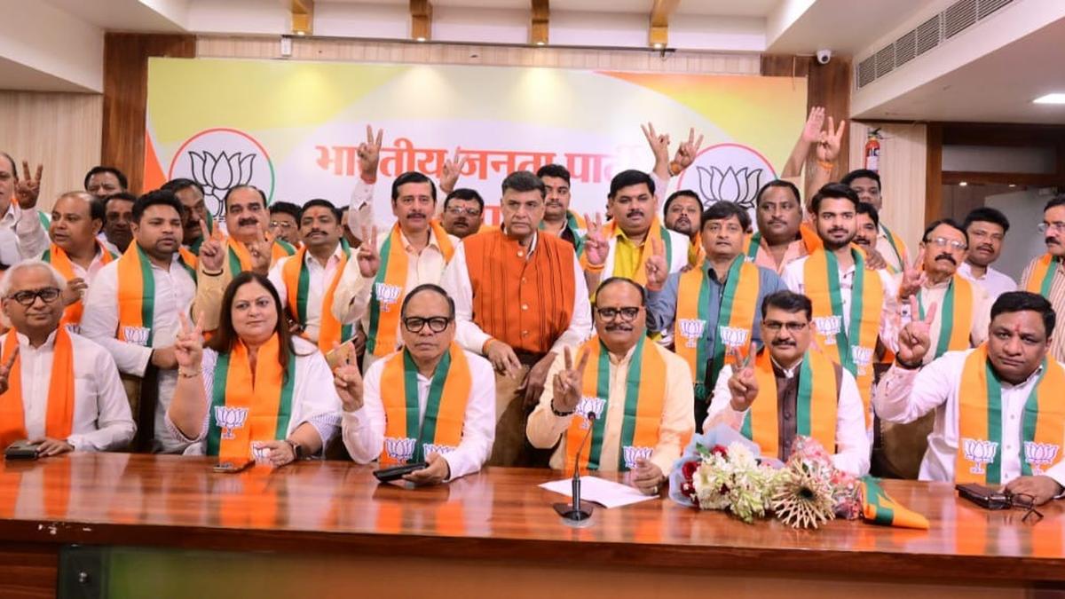 Former U.P. DGP joins BJP, praises law and order under Yogi’s rule