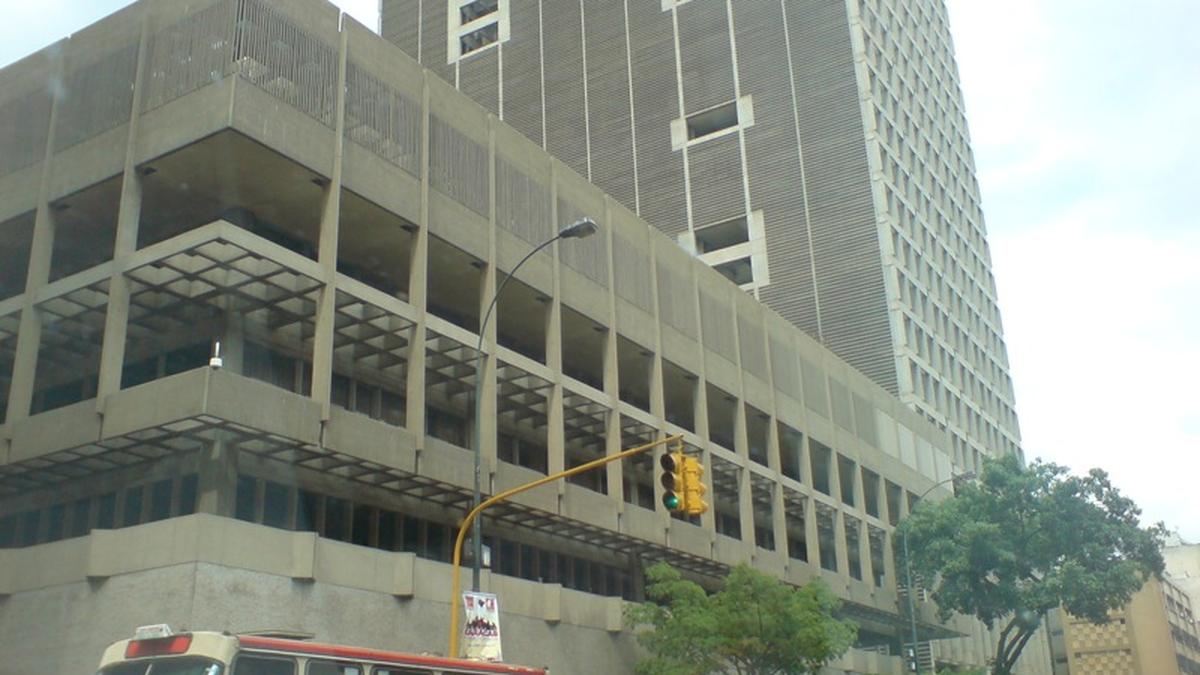 The Mechanics of Sanction Recalibration: Dissecting the U.S. Central Bank Pivot in Venezuela