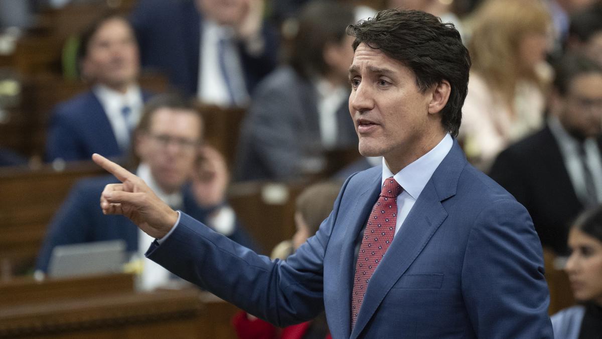 Over 20 Canadian Liberal lawmakers urge Trudeau to step down before next election