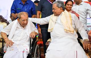 Legislature pays rich tributes to veteran legislator Shamanuru  Shivashankarappa - The Hindu