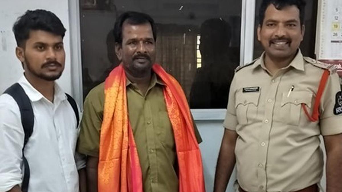 Ramgopalpet police recover ₹1.2 lakh forgotten in auto-ri...